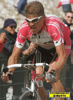 Jan Ullrich nella tappa del Mont Ventoux del Tour 2000.