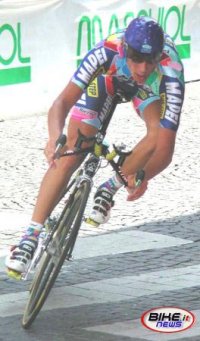 Filippo Pozzato AI TRICOLORI 2002 prova a cronometro